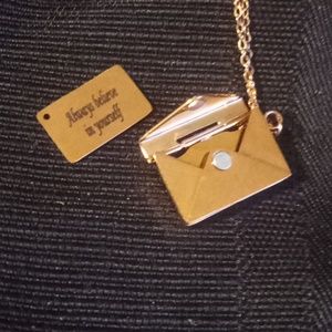 Various gold pieces of jewelry NOT sold out